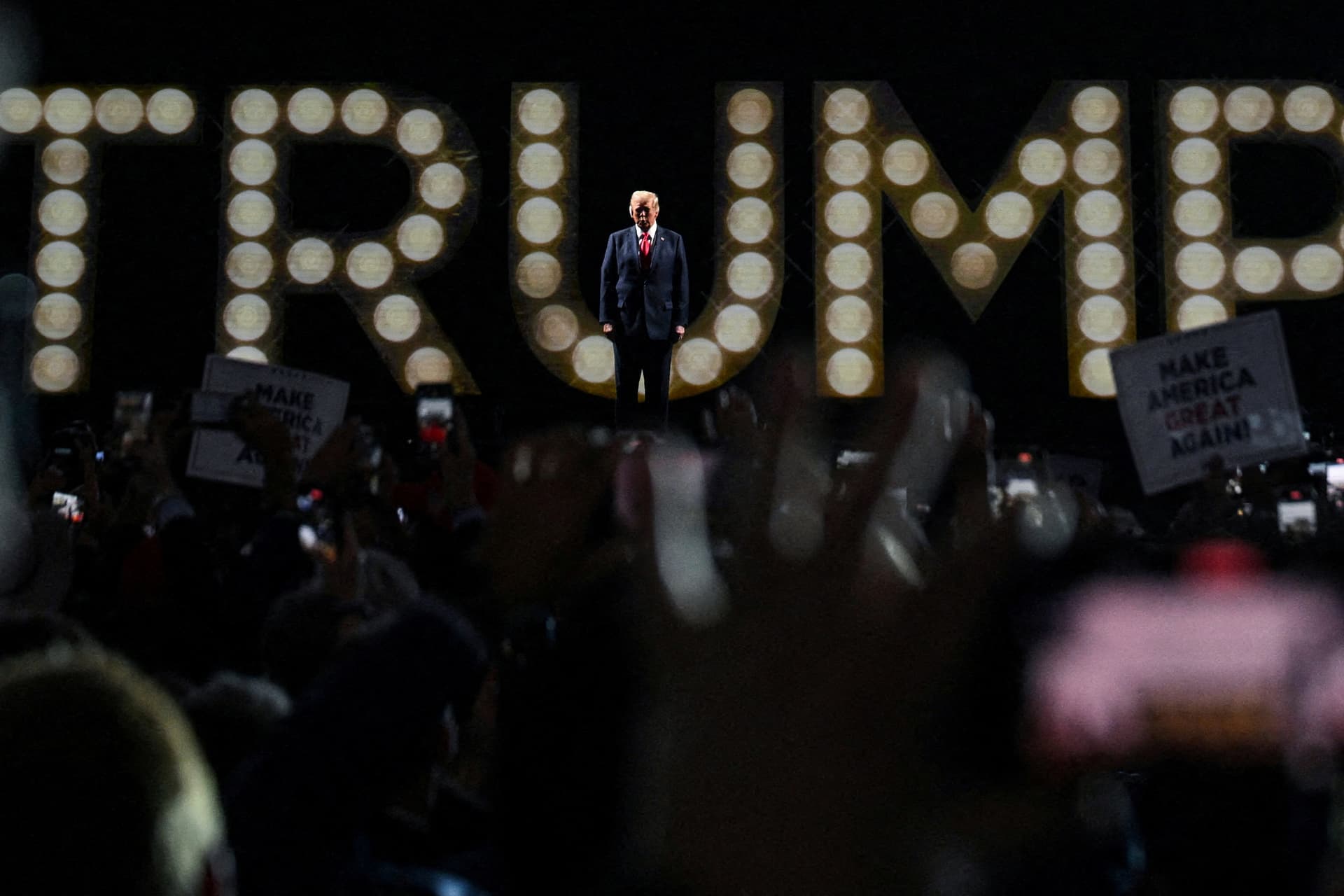 Trump announces first-ever Republican midterm convention in Dallas