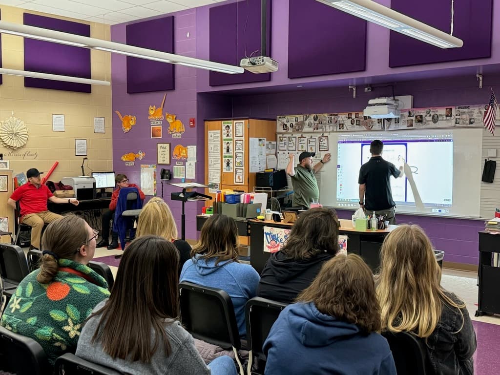 Peebles students try virtual reality careers with OhioMeansJobs