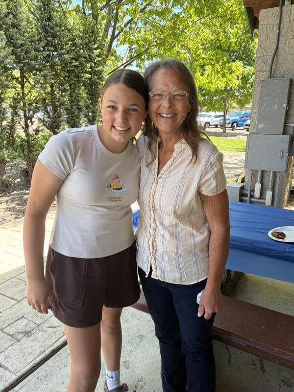 La Grande middle schoolers, seniors connect through pen pal letters