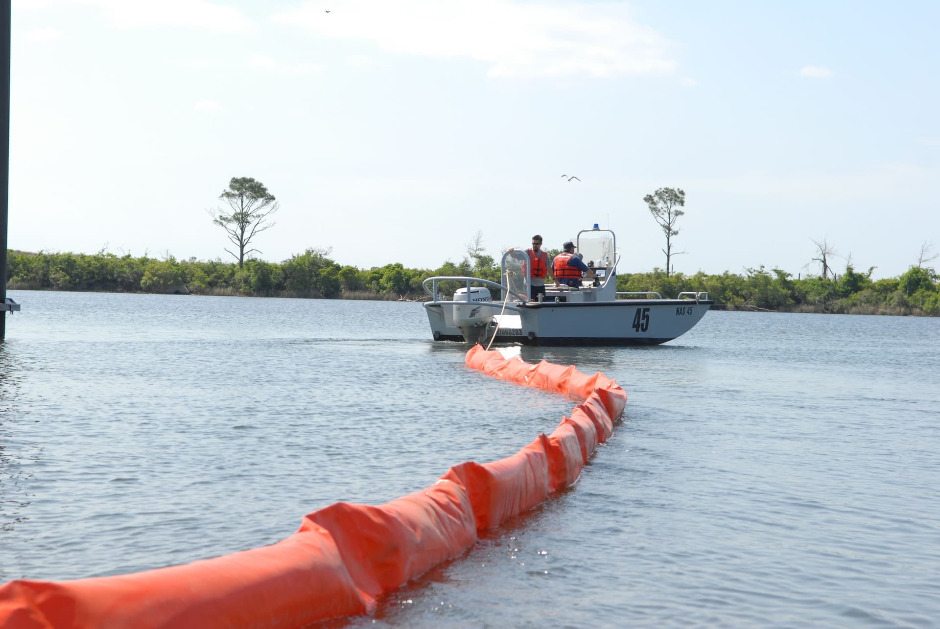 Sunken Key West boat leaks diesel, triggers Coast Guard response
