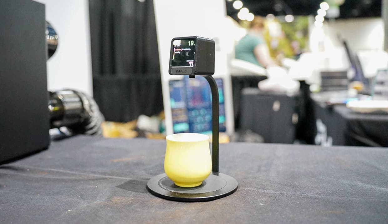 DiFluid’s Moment thermometer turns coffee cooling into guided tasting
