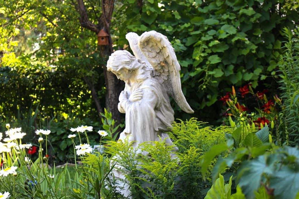 Jamestown garden tour set for July 15 to fund scholarships