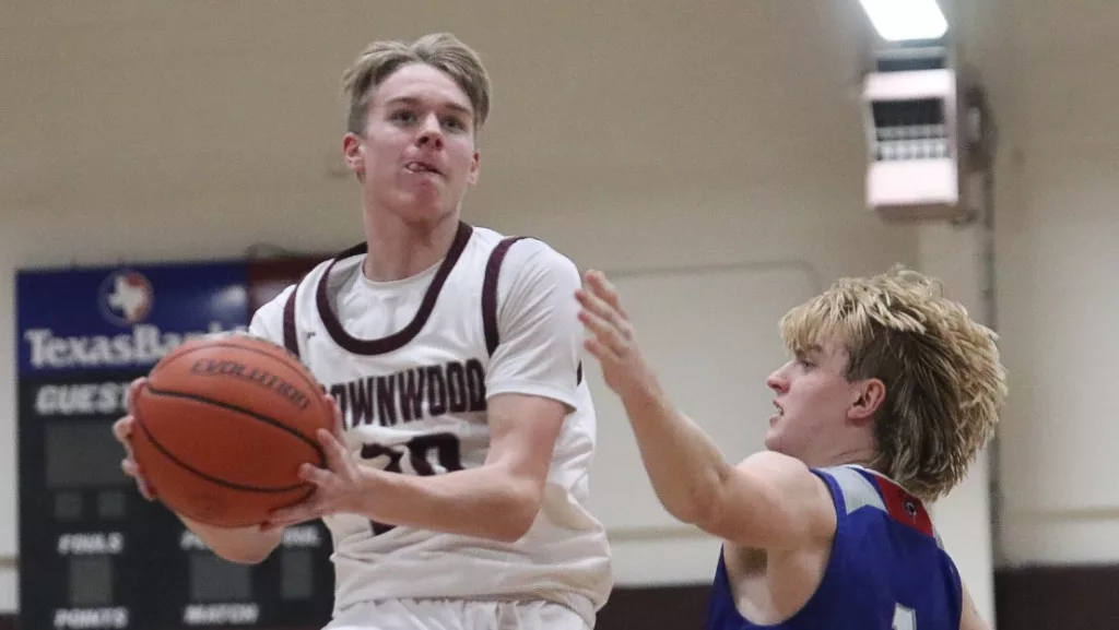 Gatesville Cruises to 71-42 Victory Over Brownwood at Warren Gym