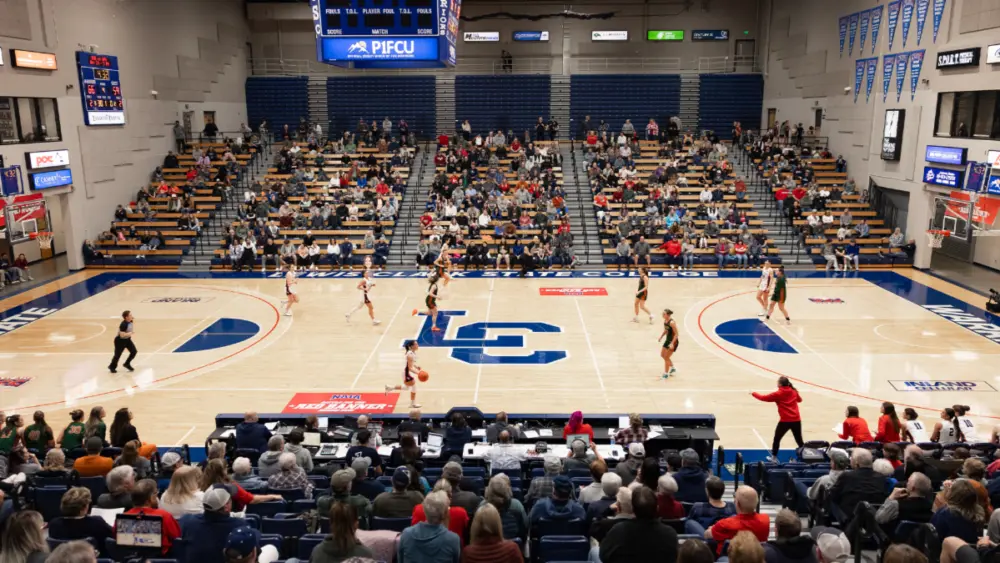 No. 5 Lewis-Clark State sweeps Eastern Oregon, Robbins wins 300th game