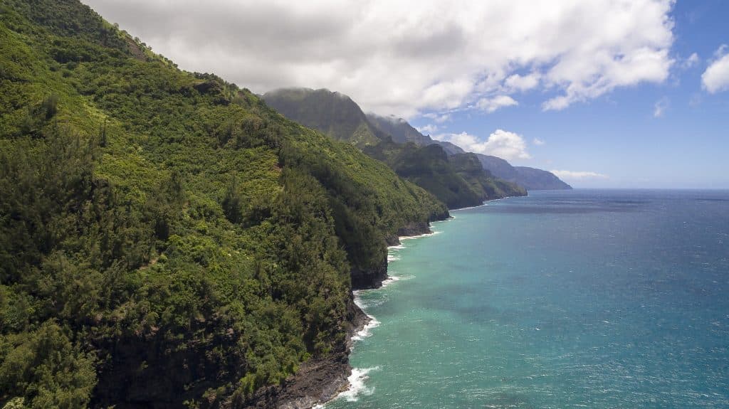 Hāena State Park limits visitors with daily reservations and parking rules