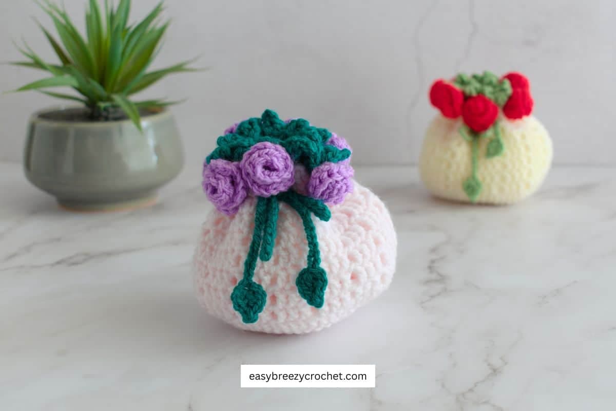 Free Crochet Pattern Creates a Rose-Adorned Drawstring Pouch for Beginners