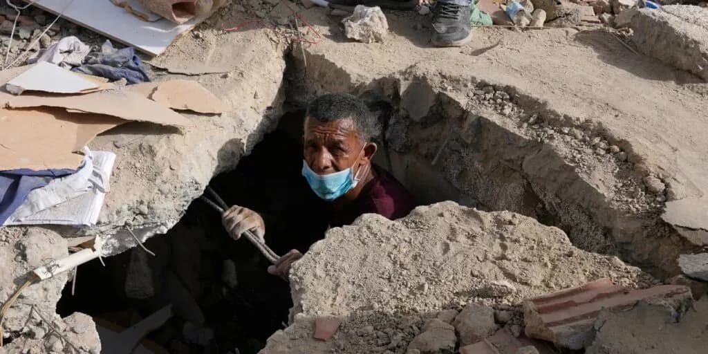 Rescuers pull survivors from Venezuela quake rubble as death toll tops 1,400