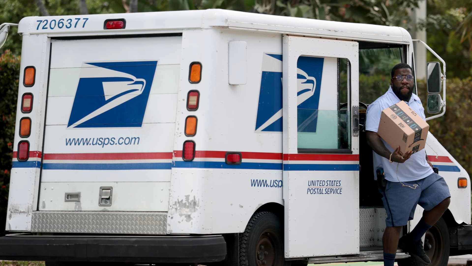 USPS Files for 8% Surcharge on Package Services Starting April 26