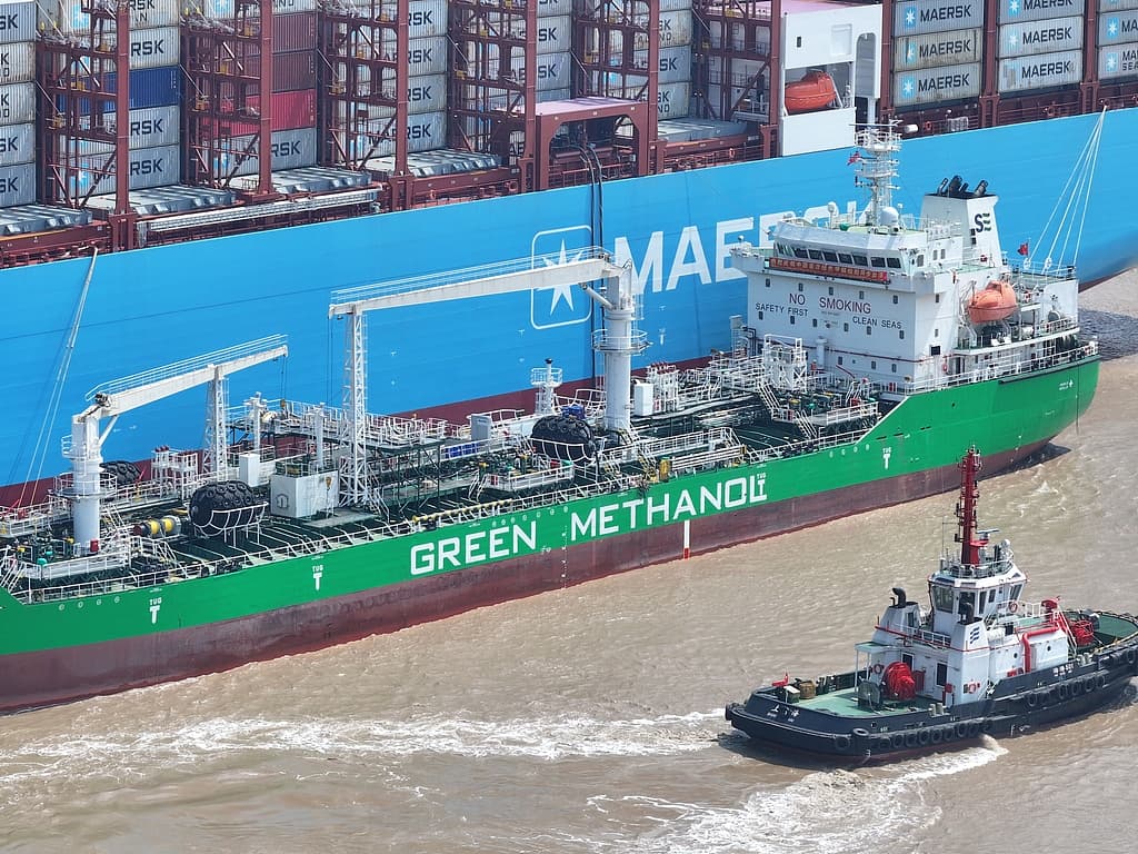 Shanghai Port sets national record with 3,000-tonne green methanol bunkering
