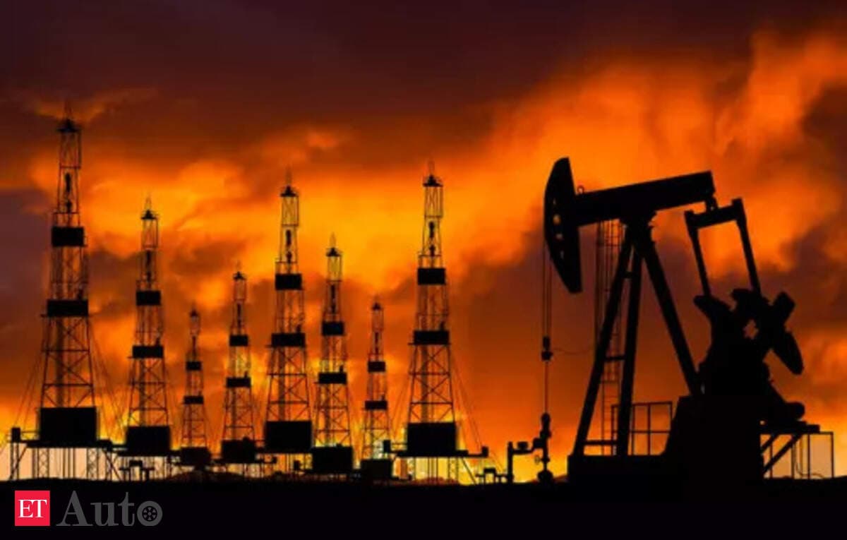 Oil Falls on Rising U.S. Diesel Stocks Before Fed Cut