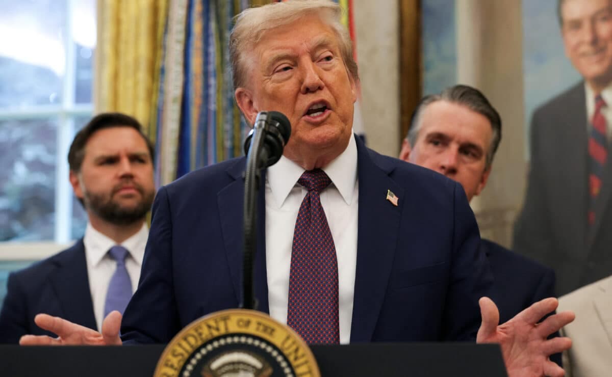 Trump Holiday Address Prompts Scrutiny Over Omissions and Venezuela Blockade