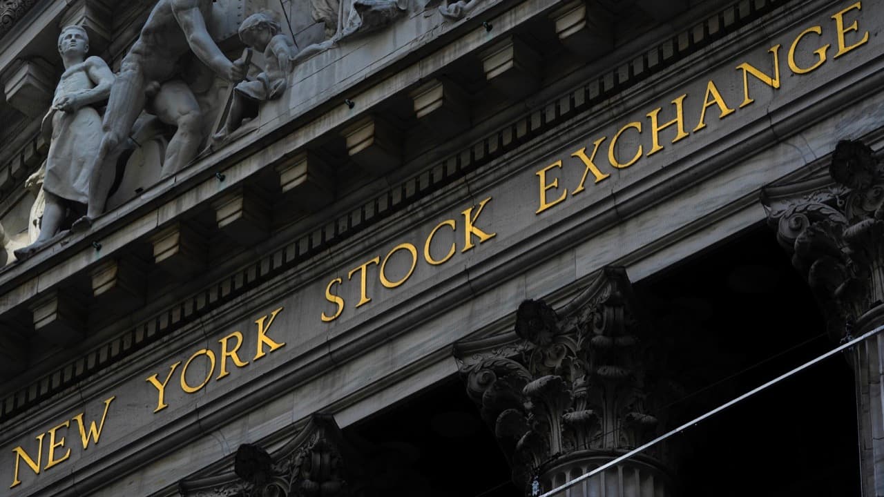 Wall Street Steady as Market Awaits Key Earnings Reports Amid Mixed Global Signals