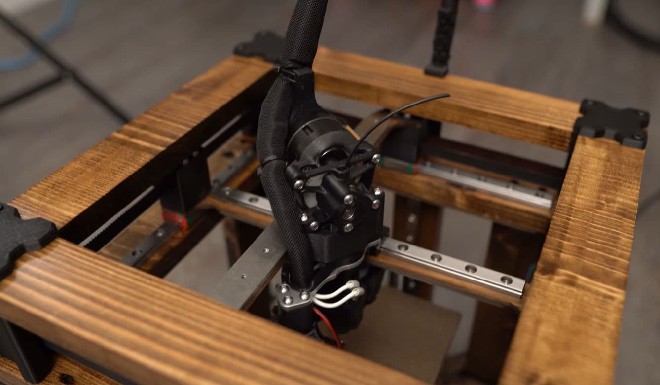 Mitsu Makes builds a zippy FDM printer from wood