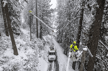 Avista coordinates regional crews to restore power after March windstorm