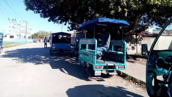 Electric tricycle taxis keep Havana suburb moving, despite low profits