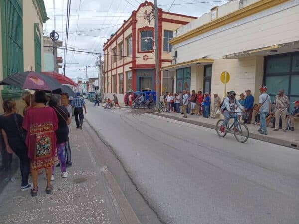 Havana bank errand exposes Cuba's growing digital payment hardship