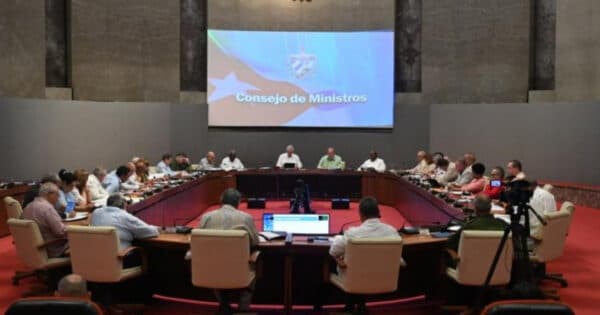 Cuba cuts ministries from 27 to 21 amid mounting crisis