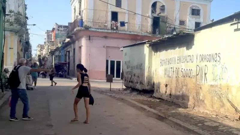 Havana residents police their streets as garbage crisis worsens