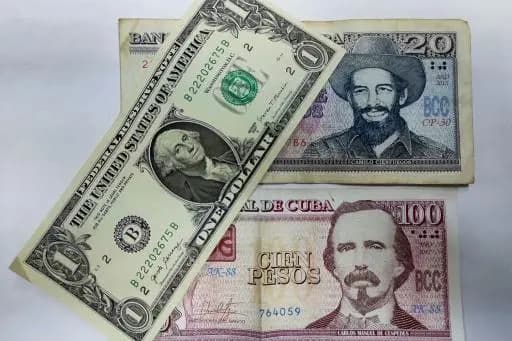 Cuban peso sinks as dollar hits 680 on informal market