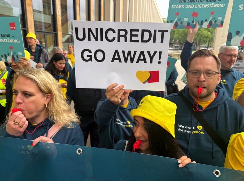 UniCredit raises Commerzbank stake to 47.6% in takeover push