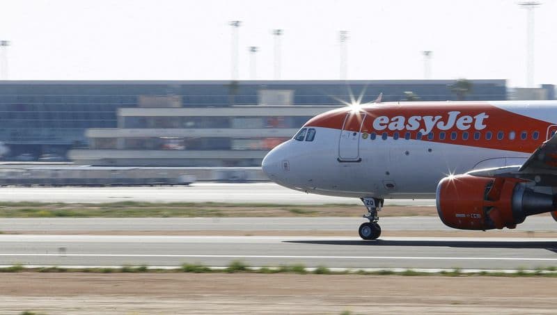 easyJet backs Apollo bid, igniting takeover battle for airline control