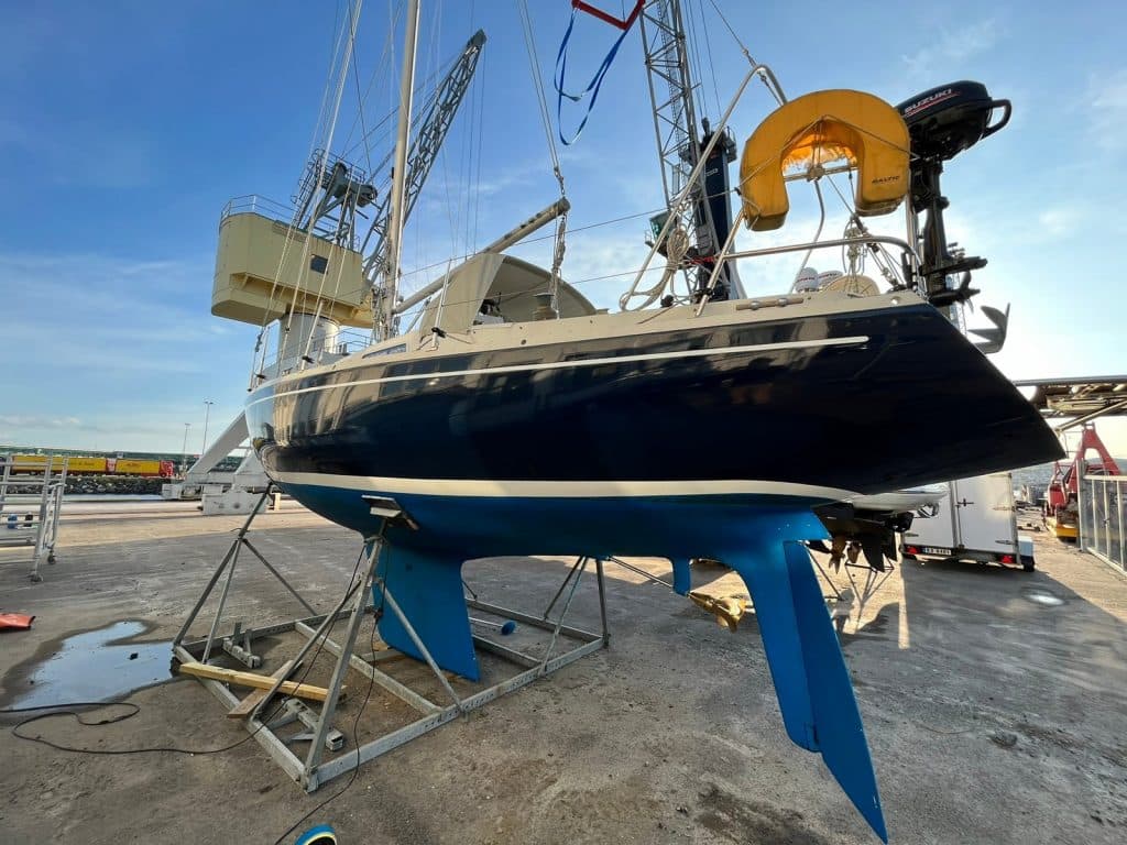 Hands-on rebuild renews mast, inner forestay and deck on 1973 Albin Ballad