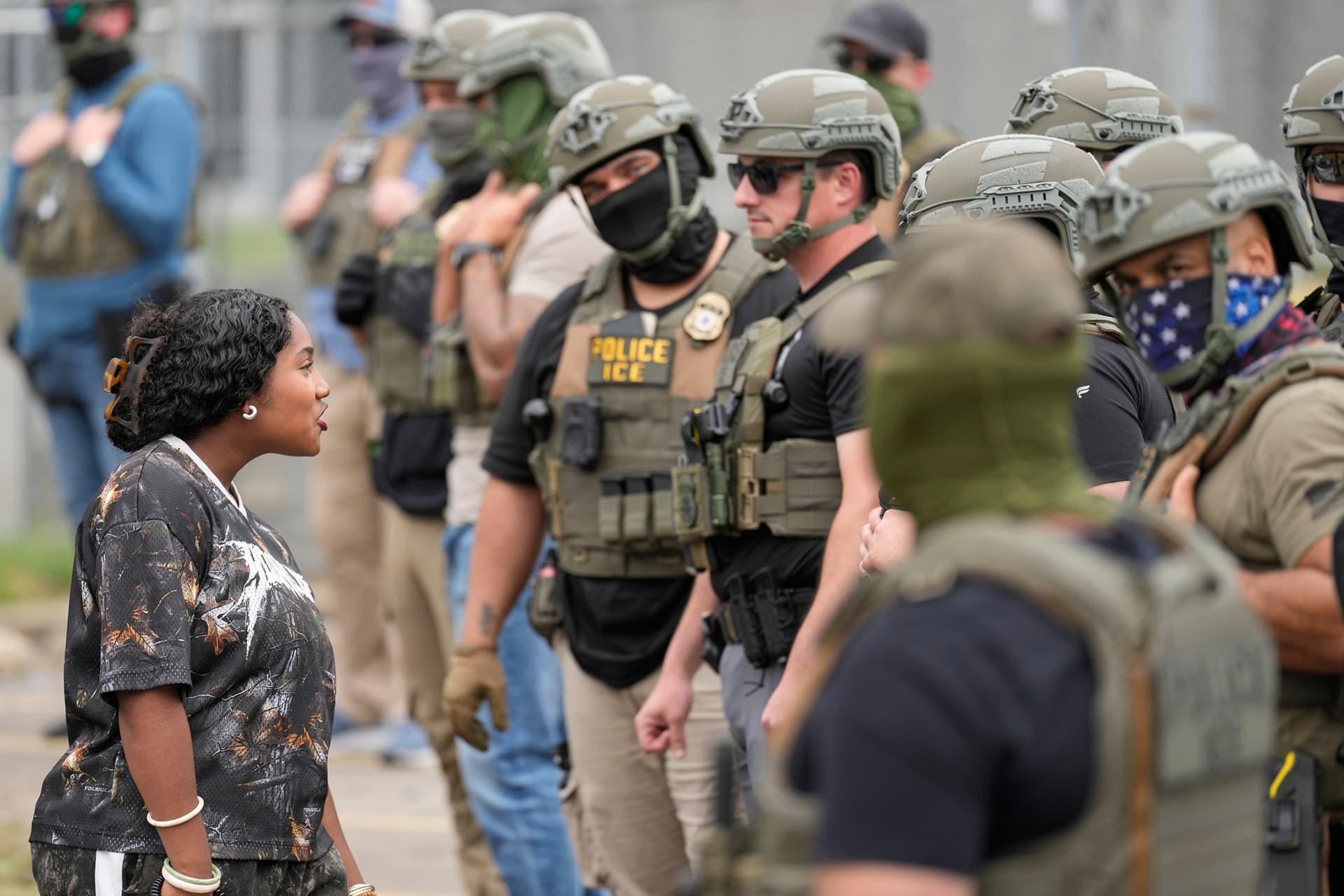 DHS threatens to pull airport officers amid Newark detention center protests