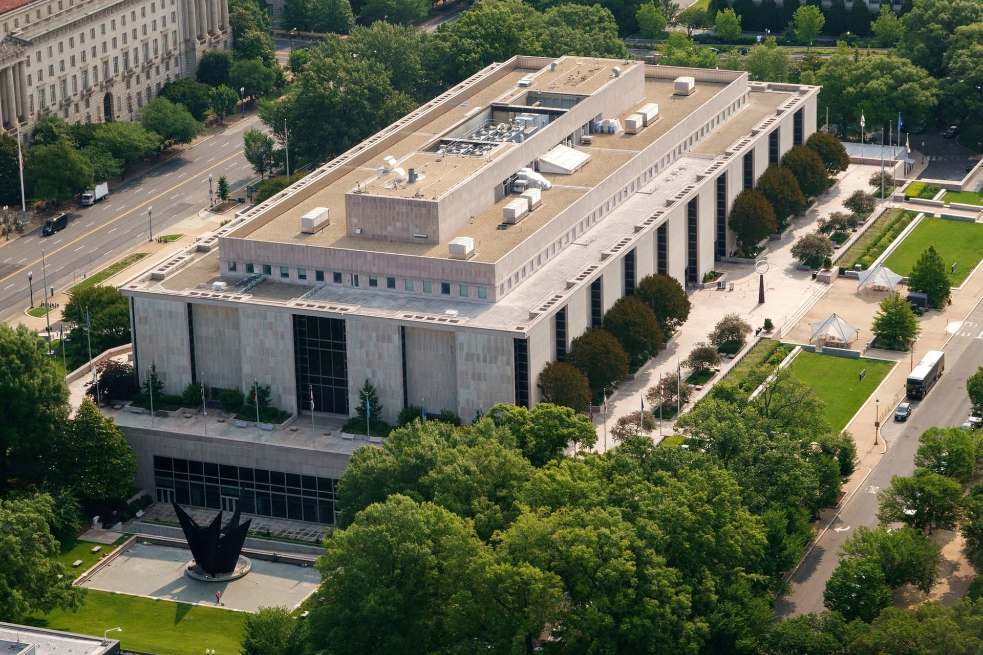 White House report accuses Smithsonian museum of erasing American heritage