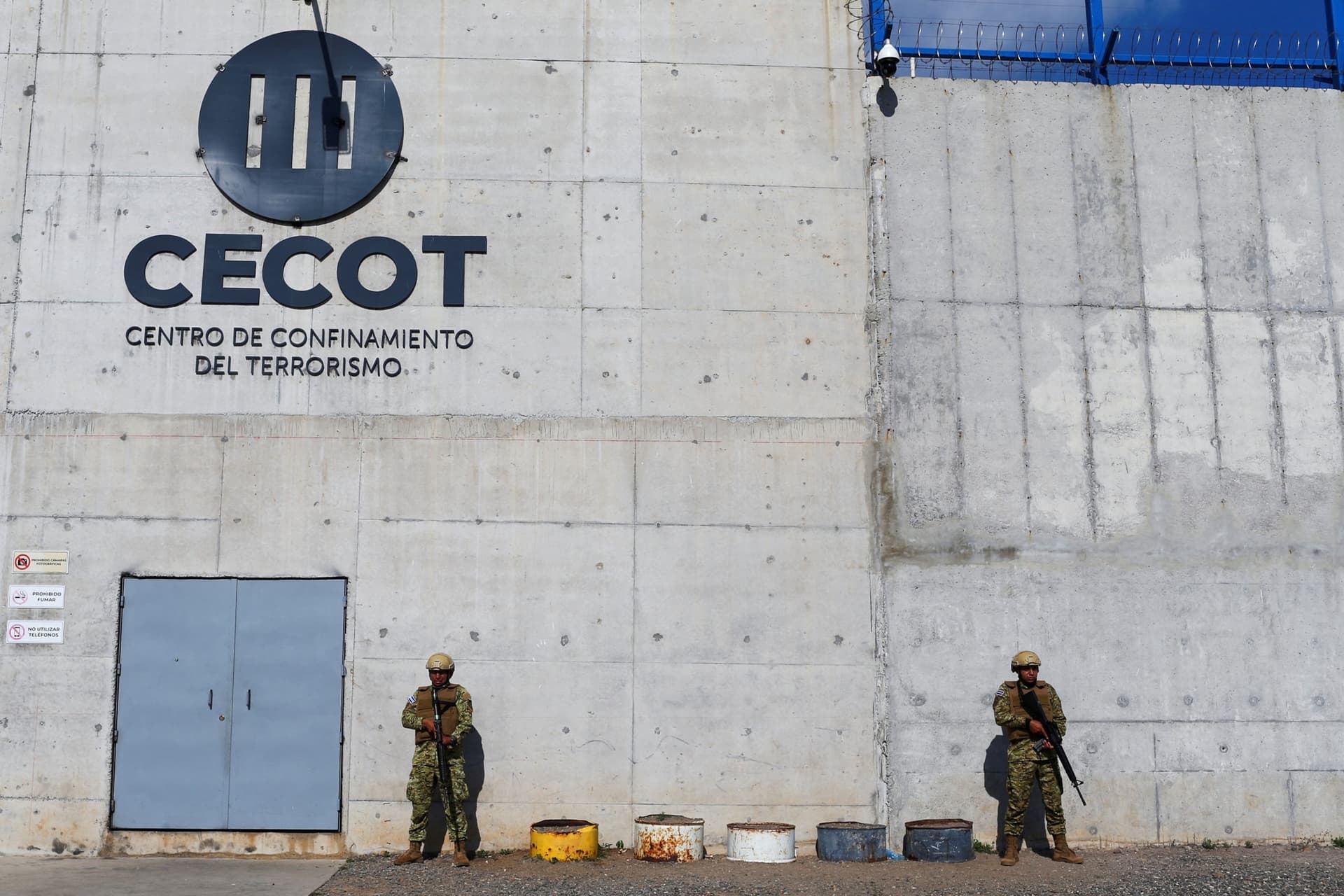 Judge orders return or hearings for 137 Venezuelans deported to El Salvador