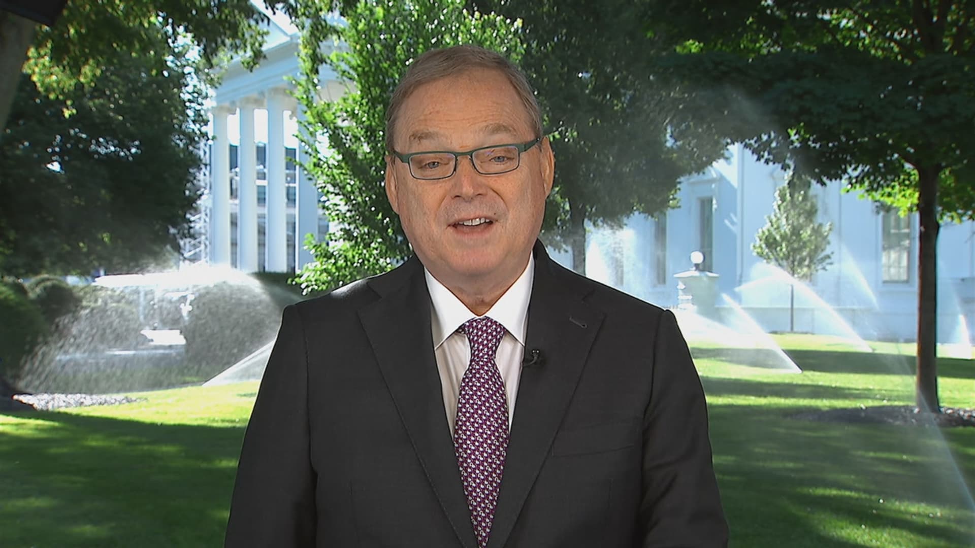 Hassett downplays economic gloom as gas prices and inflation rise