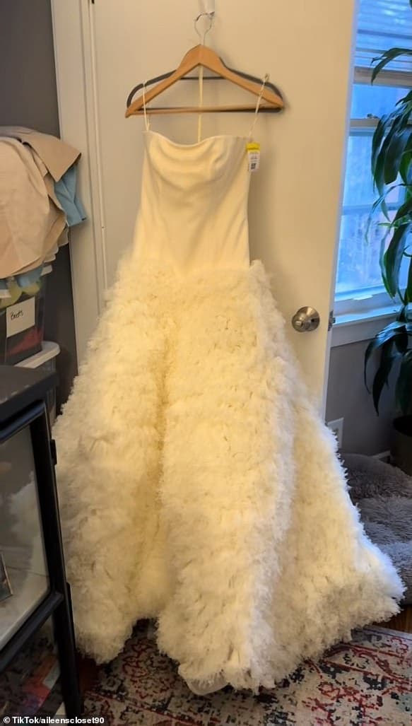 Woman Thrifts Carrie Bradshaw's Vera Wang Wedding Gown for $19, Sells It for $2,750