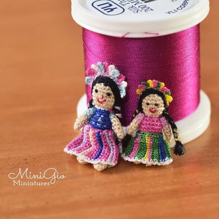 Mexican artist turns crochet into tiny dollhouse-scale fine art
