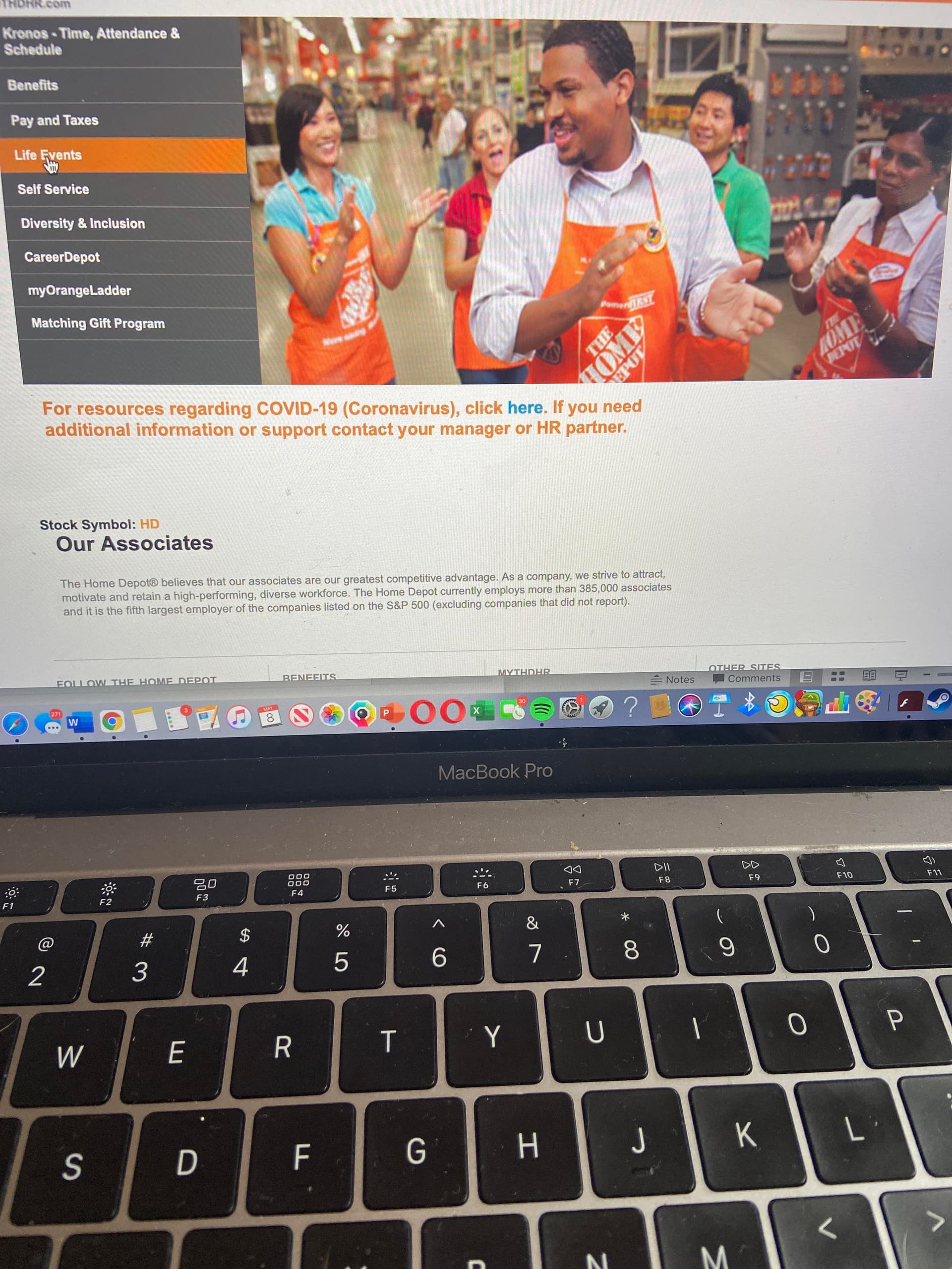 Home Depot pushes direct deposit, keeps paycheck and payroll card options