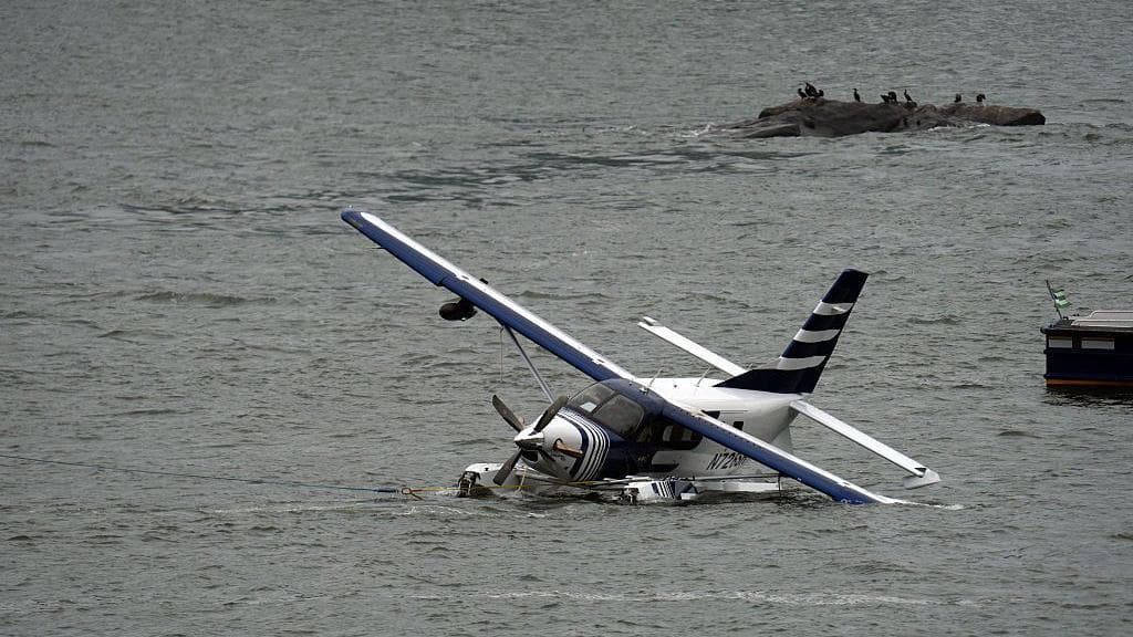 Seaplane makes hard landing in East River, 2 people injured