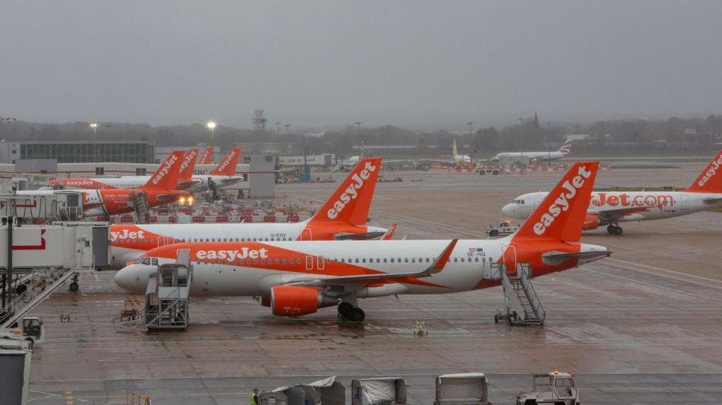 Stormy weather delays more than 600 flights at Heathrow and Gatwick