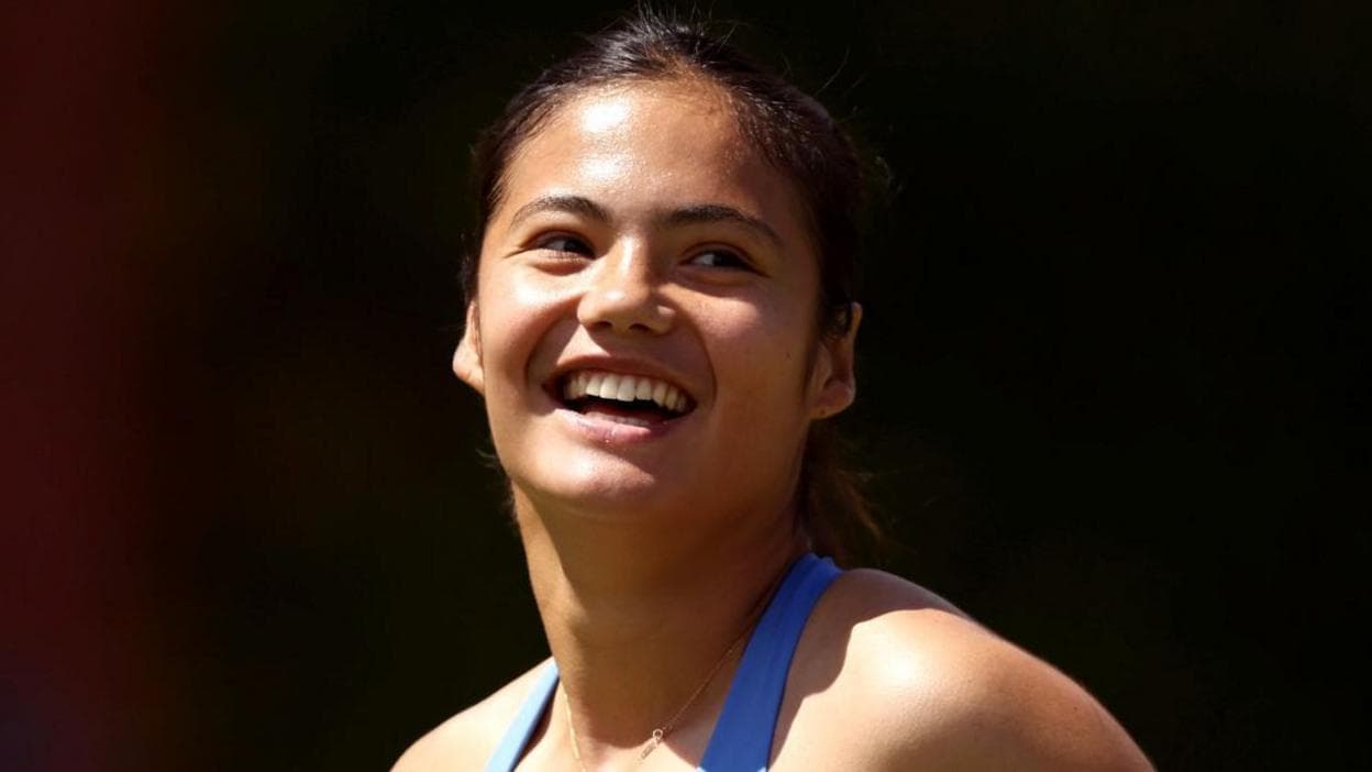 Raducanu fires Wimbledon warning with straight-set win at Queen's