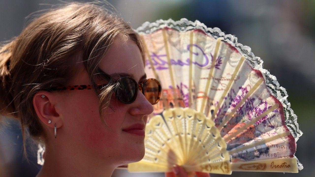 UK heat warning to ease as cooler air moves in from west