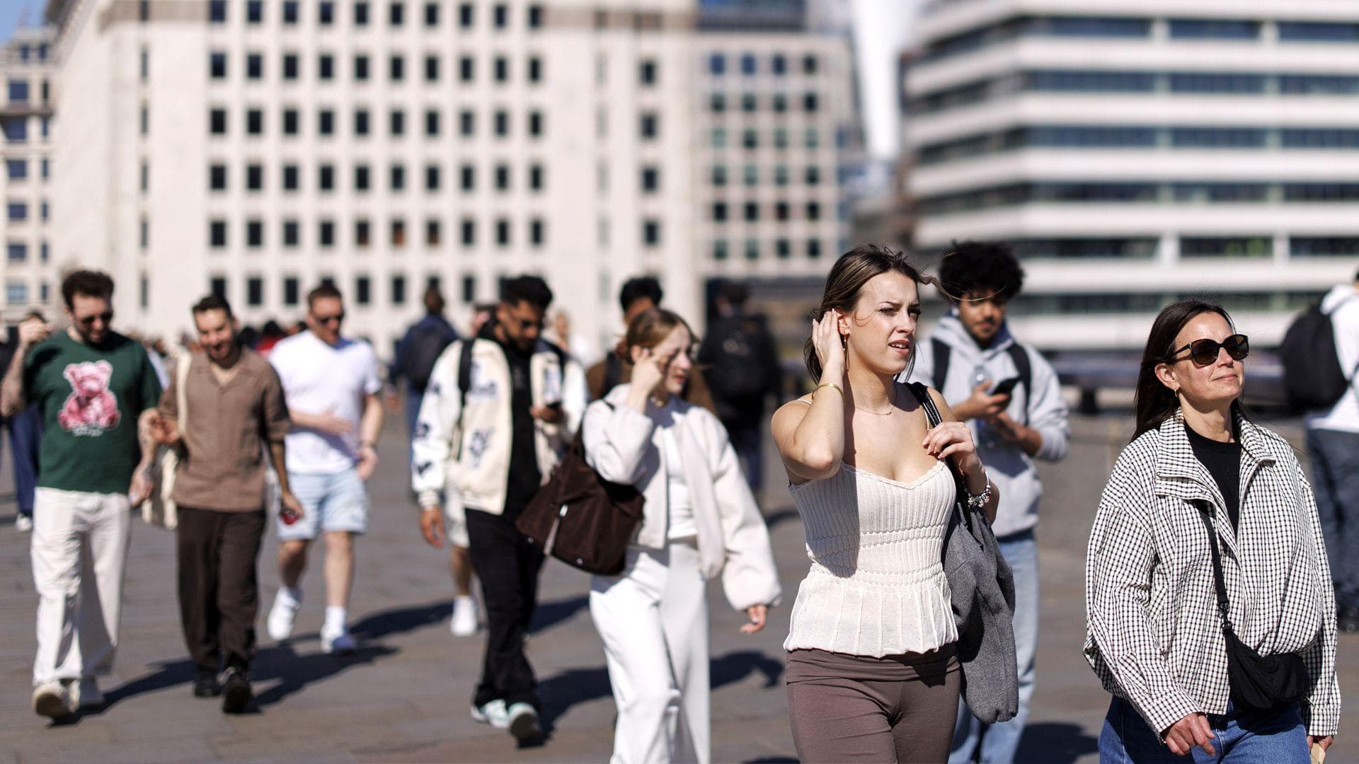 UK Set for Warm Spell With Temperatures Reaching 26C on Wednesday