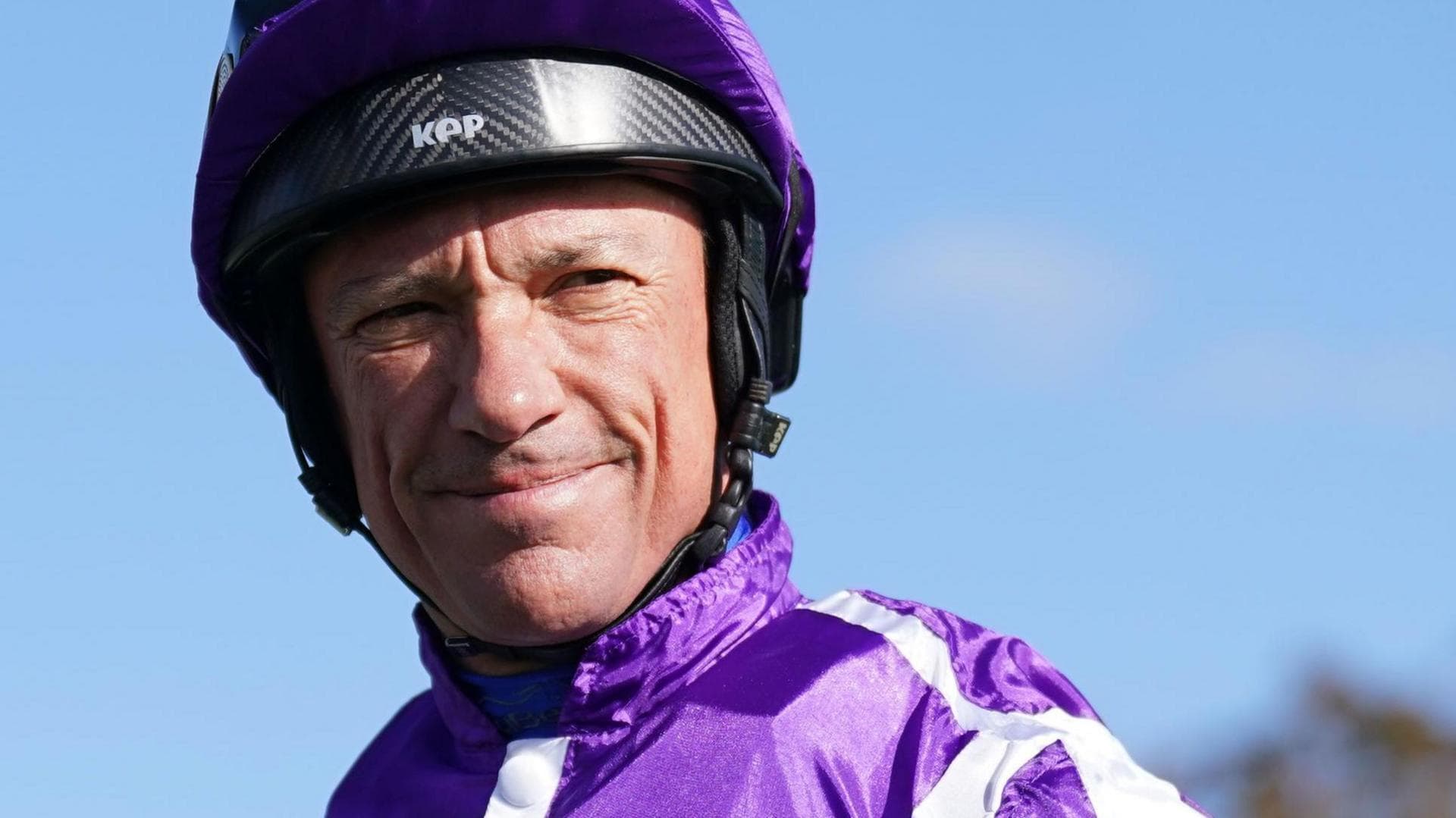 Frankie Dettori hospitalized with broken ribs after Newmarket crash