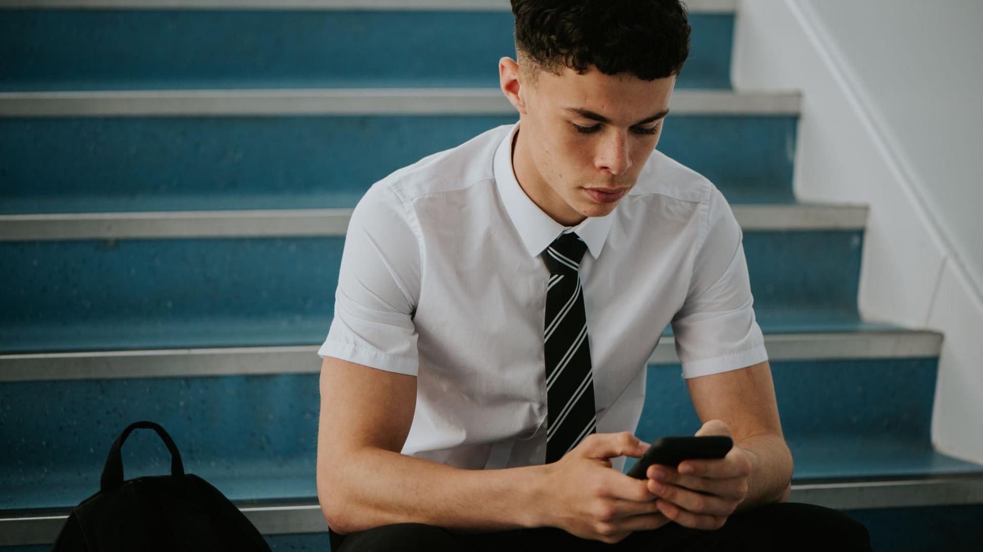 England schools told to ban phones for the whole school day