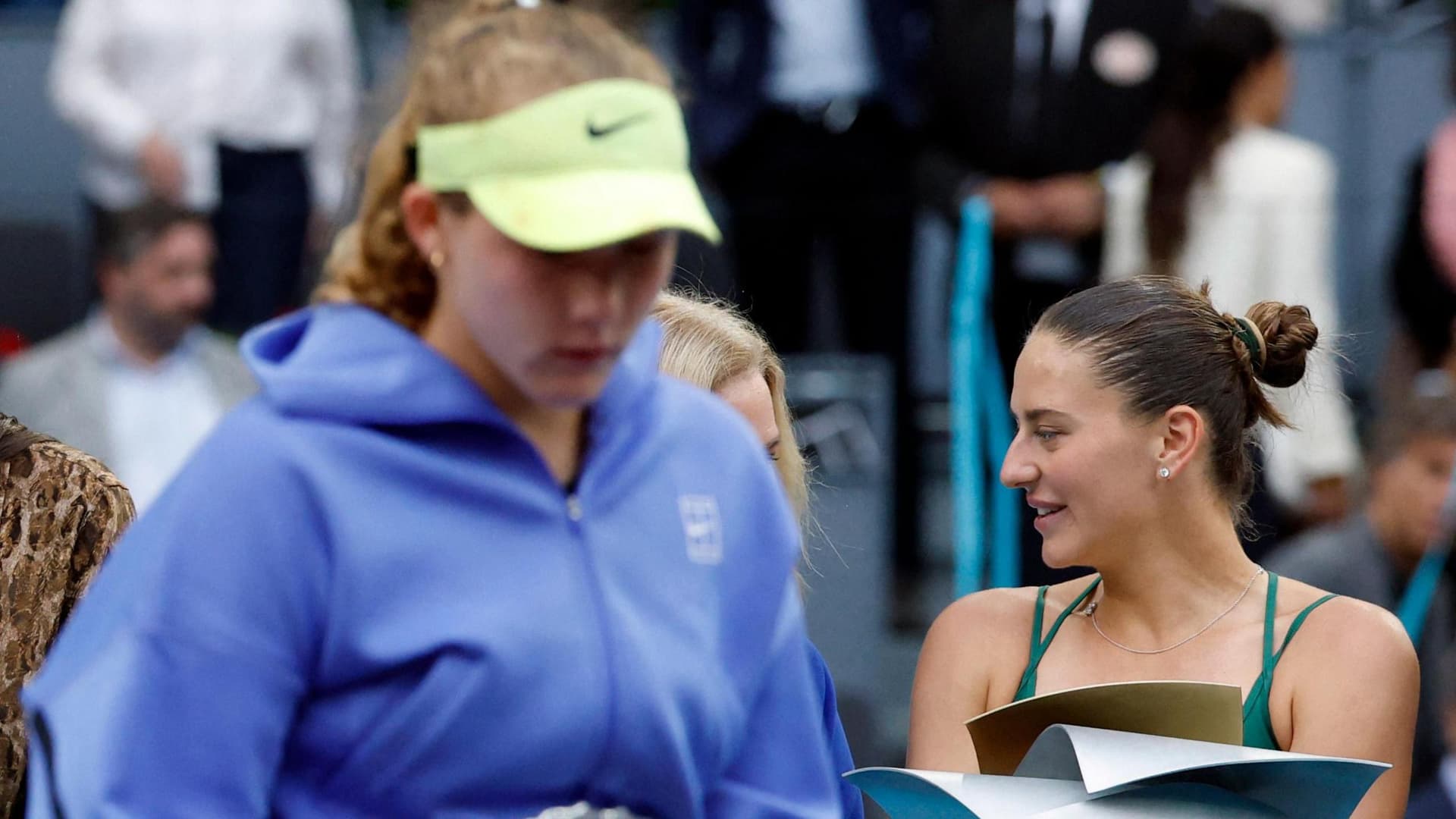 Kostyuk reaches French Open semis, faces Russian Andreeva amid war backdrop