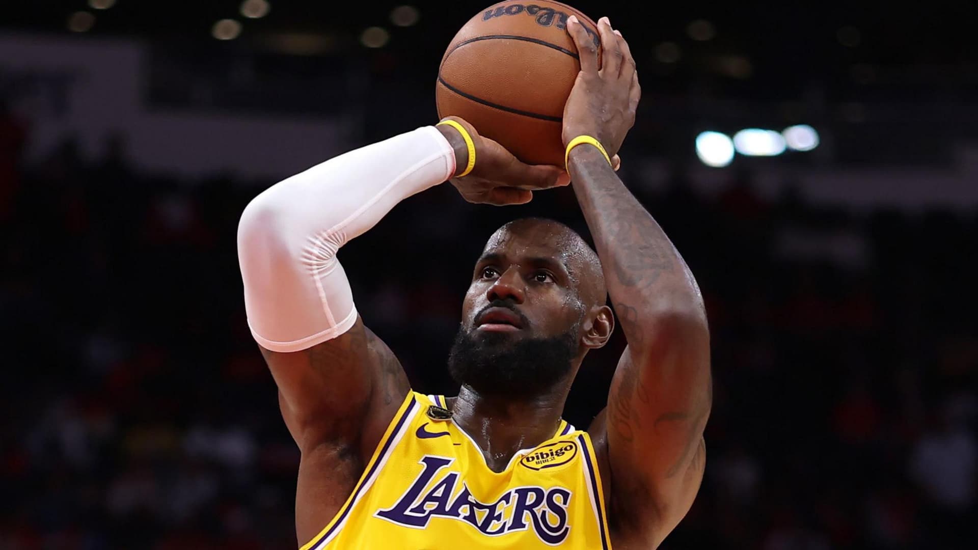 LeBron James leads Lakers past Rockets, advance to Thunder matchup