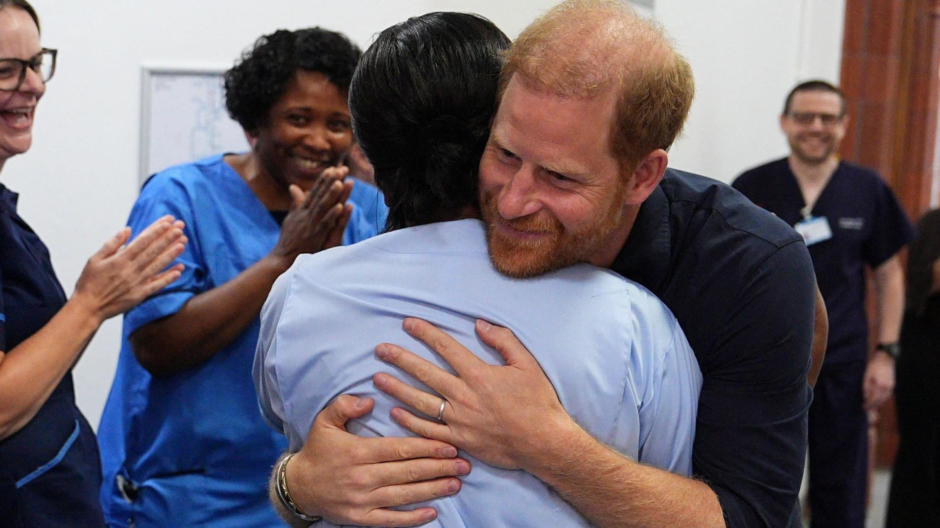 Harry visits Birmingham children's hospital amid bumpy UK trip