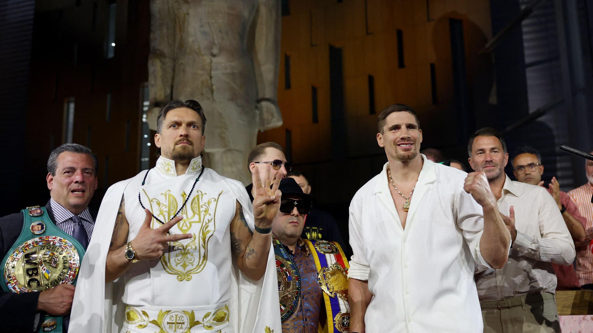 Usyk takes on kickboxing star Verhoeven in title defense in Egypt