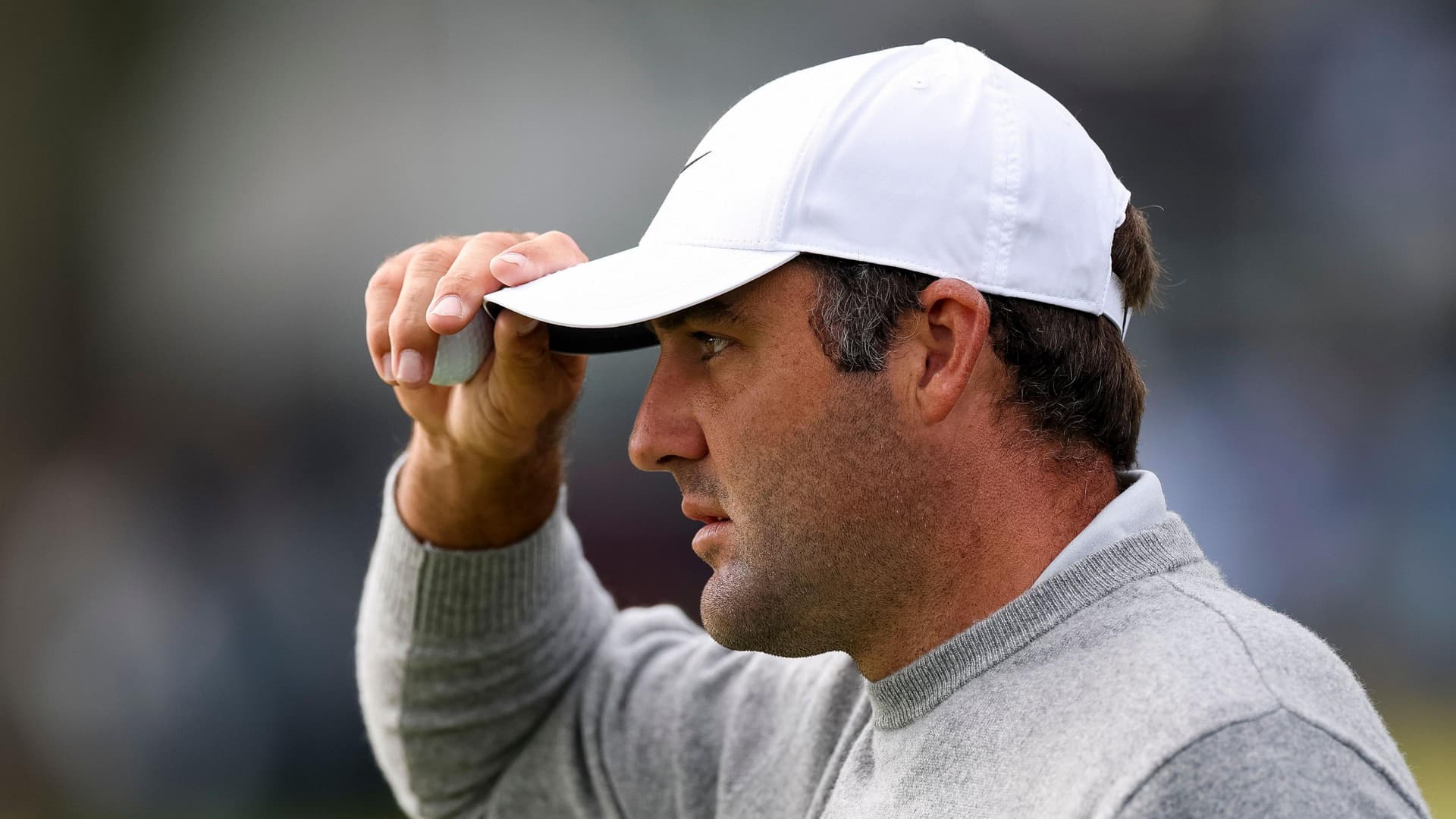 Scheffler leads PGA Championship after brutal Aronimink opening round