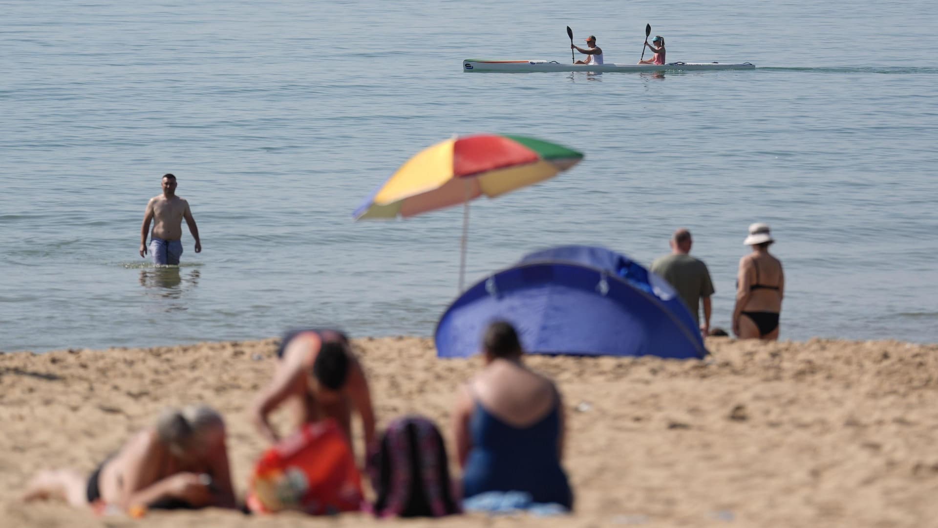 UK set for record May heat as temperatures hit 35C