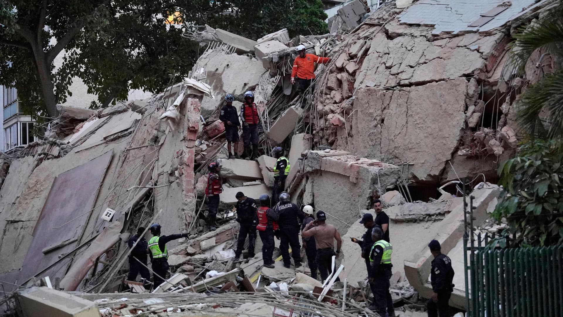 Major earthquakes strike Venezuela, triggering deadly damage and emergency response