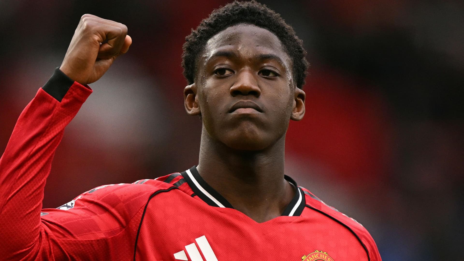 Kobbie Mainoo signs new Manchester United contract through 2031