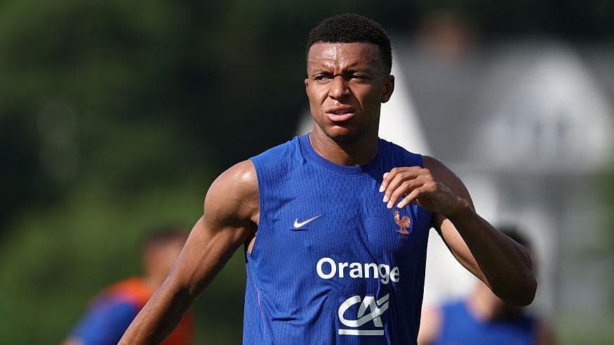 Mbappe vows to add defensive effort amid World Cup criticism