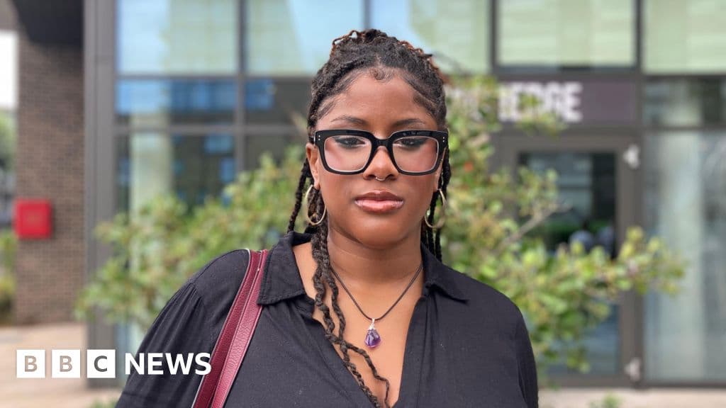 Student pays £12,000 deposit in London flat rental scam